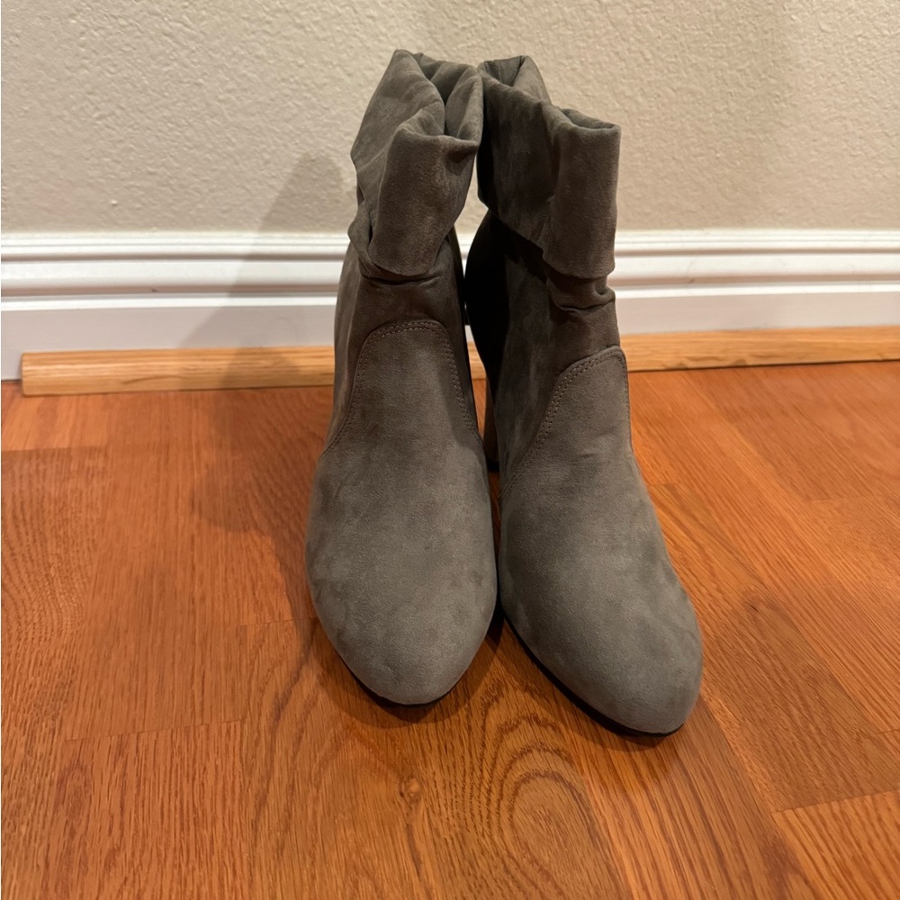 NWT Express Charcoal Suede Ankle Booties